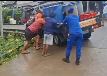 Keren, Kasat Polairud Polres Purwakarta Turun Langsung Bantu Evakuasi Mobil Terperosok di Danau Jatiluhur