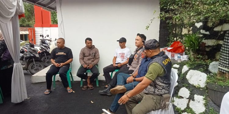 Sambang Warga Bhabinkantibmas Desa Cibeber Polsek Kiarapedes