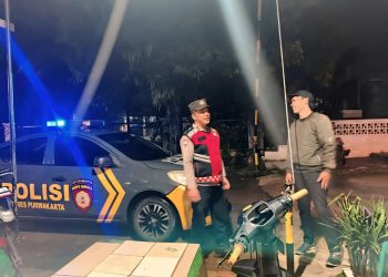 Cegah Gangguan Kamtibmas, Personel Polsek Purwakarta Kota Intensifkan Blue Light Patrol