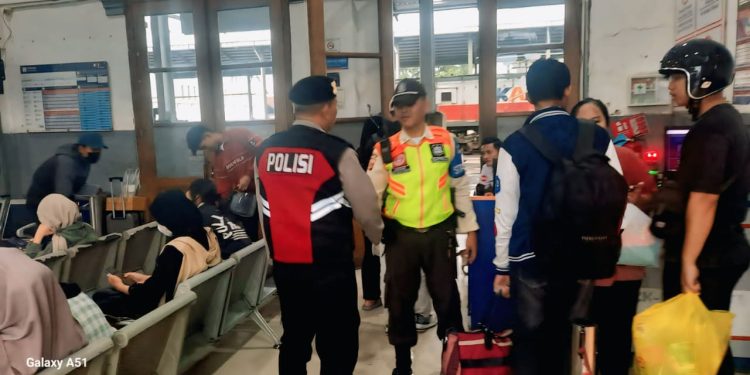 Jaga Kondusifitas, Unit Patroli Polsek Purwakarta Kota Intensifkan Patroli Dialogis