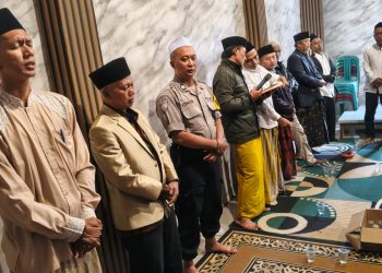 Jalin Silaturahmi Bersama Masyarakat, Polsek Plered Hadiri Peringatan Isra Mi’raj