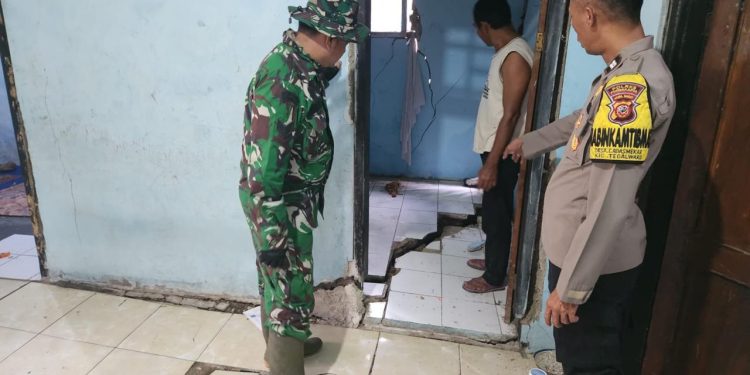 Sinergitas TNI Polri Di Purwakarta Dalam Mendatangi Titik Lokasi Bencana Pergeseran Tanah