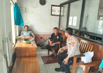 BHABINKAMTIBMAS DESA CIJATI BRIPKA CUCU KURNIAWAN MELAKSANAKAN SAMBANG KEPADA WARGA MASYARAKAT