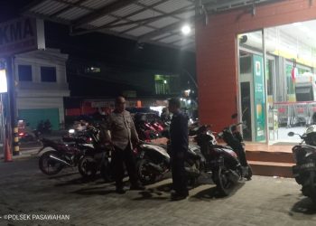 Antisipasi Curanmor, Bhabinkamtibmas Polsek Pasawahan Sambangi Satpam Pertokoan Tokma