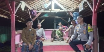 Keaktifan Warga Ronda Malam, Bantu Bhabinkamtibmas Polsek Cibatu Ciptakan Lingkungan Aman dan Kondusif