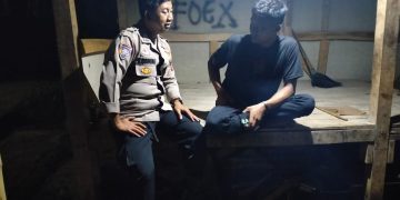 Bhabinkamtibmas Desa Cijati Kontrol Pos Kamling untuk Jaga Keamanan Warga