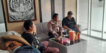 Laksanakan Sambang DDS Menemui Warga Bhabinkamtibmas Desa Gurudug Sampaikan Pesan Kamtibmas