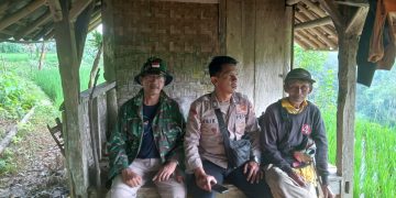 Sambang Warga Bhabinkamtibmas Polsek Kiarapedes