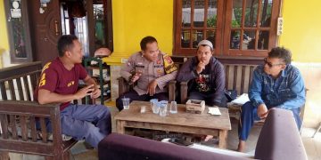 Melalui Door to Door, Bhabinkamtibmas Polsek Bungursari Polres Purwakarta Edukasi Warga soal Kamtibmas