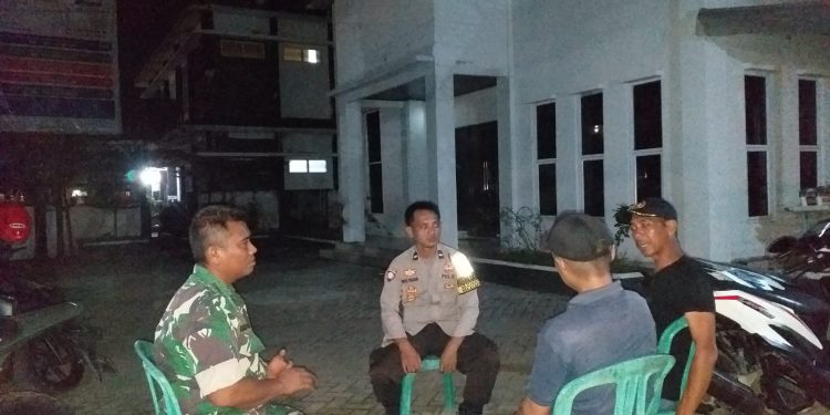 Jaga Kondusifitas di Bulan Ramadhan, Polsek Cibatu dan Pos Koramil Sinergi Sambangi Warga