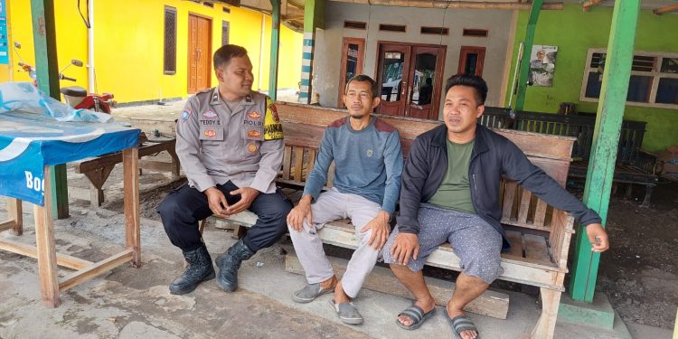 Cegah Penyakit Masyarakat, Bhabinkamtibmas Polsek Cibatu Gencar Sambangi Warga dalam Operasi Pekat Lodaya 2025