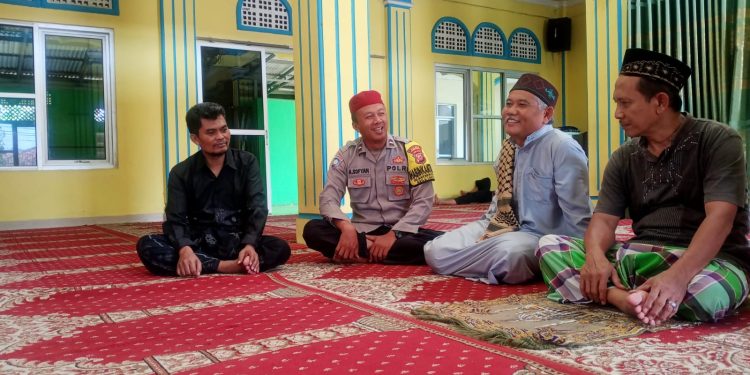 Bhabinkamtibmas Polsek Cibatu Gandeng Tokoh Agama untuk Ciptakan Kamtibmas Kondusif dalam Ops Pekat Lodaya 2025