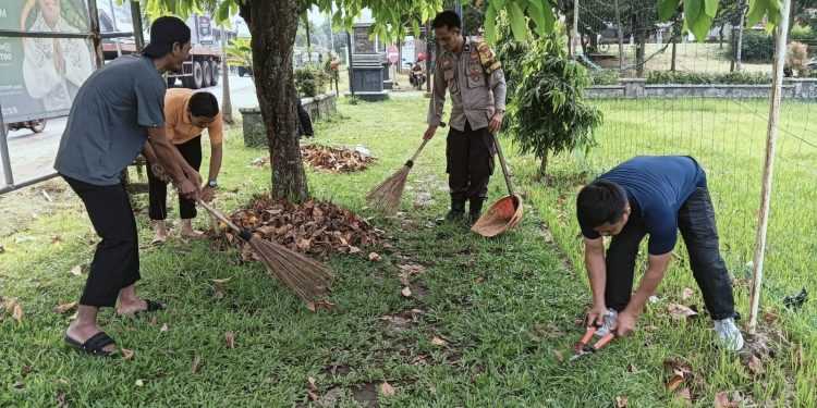 Polsek Cibatu Gencarkan Patroli Dialogis ke Pertokoan untuk Antisipasi Kejahatan di Bulan Ramadhan