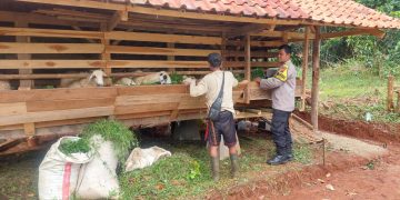 Kapolsek Cibatu Monitoring Wisata Kampung Kahuripan Saat Libur Lebaran 2025