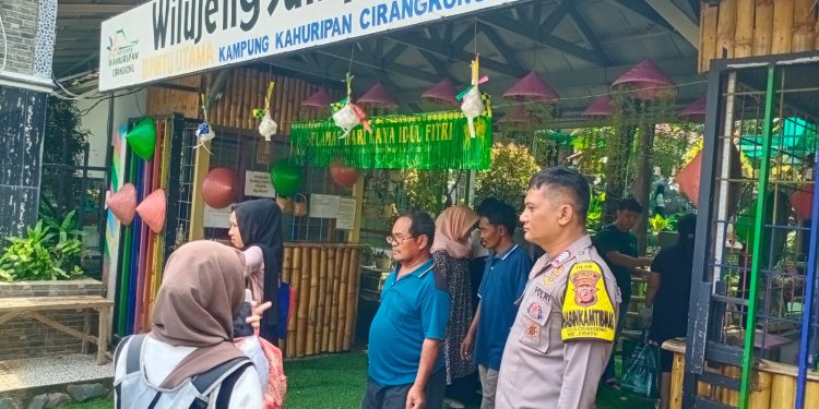 Kapolsek Cibatu Laksanakan Pengecekan dan Monitoring Pos Pam Ciparungsari, Pantau Langsung Arus Balik Libur Lebaran