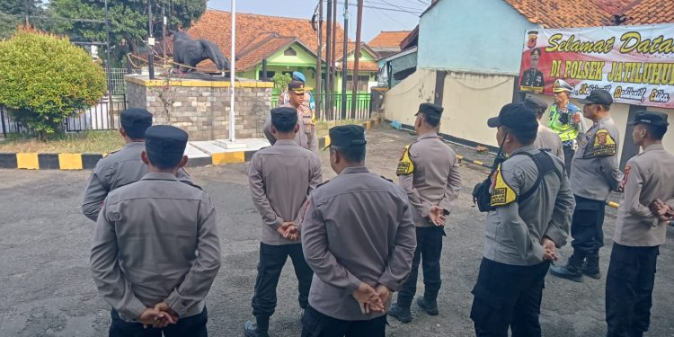 Kapolsek Jatiluhur Pimpin Apel Pagi, Berikan Arahan