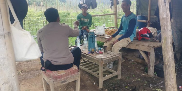 Sambang Warga di Desa Mekarjaya, Kiarapedes: Wujud Kepedulian dan Kedekatan dengan Masyarakat