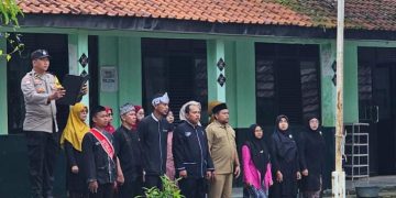 Bhabinkamtibmas Polsek Cibatu Menjadi Pembina Upacara di SMPN 2 Cibatu