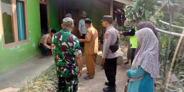 Bhabinkamtibmas dan Babinsa berikan pelayanan kepada masyarakat, Wujud Sinergi TNI-POLRI