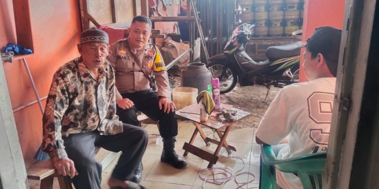 Bhabinkamtibmas Desa Raharja Sambangi Warga, Sampaikan Pesan Kamtibmas