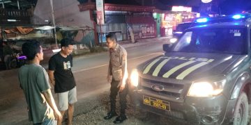 Bhabinkamtibmas Sukatani Sambangi Bengkel Sepeda Motor, Sampaikan Pesan Kamtibmas