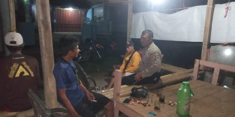 Bhabinkamtibmas Desa Pasawahan Kidul Kontrol Piket Ronda Malam Di Wilayah Binaanya