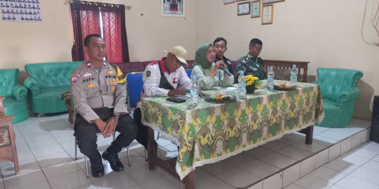 Bhabinkamtibmas Polsek Bungursari Polres Purwakarta Hadiri Rapat Minggon di Desa Cibodas, Jalin Sinergi untuk Keamanan Lingkungan