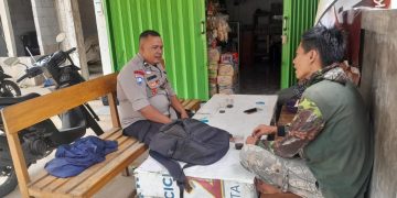 Bhabinkamtibmas Aipda Ridwan Hendrawan Patroli Sambang DDS Ke Warung Warga Di Desa Gurudug