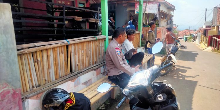 Bhabinkamtibmas Desa Taringgul Tengah Aktif Sapa Warga, Wujudkan Kamtibmas yang Kondusif