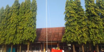 Polsek Pasawahan Melalui Kanit Samapta Menjadi Inspektur Upacara Dan  Berikan Penyuluhan Terhadap Siswa-Siswi SMPN 2 Pasawahan