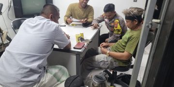 Rutin Sambang Malam, Bhabinkamtibmas Polsek Bungursari Polres Purwakarta Pastikan Situasi Aman