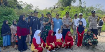 Sinergitas TNI-Polri Kanit Binmas Polsek Pasawahan Bersama Babinsa Desa Sukajadi Melaksanakan Sambang Dan Silaturahmi Kepada Kepala Desa Sukajadi