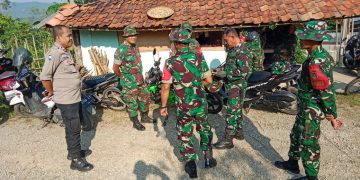 Melalui Pendekatan warga Sinergitas TNI dan Polri Bhabinkamtibmas Sambang warga desa Binaan ciptakan kamtibmas