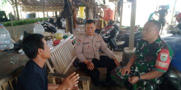 Sinergitas TNI-Polri, Babinsa dan Bhabinkamtibmas Di Purwakarta Lakukan Sambang Warga