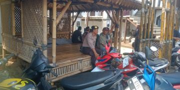 Sampaikan Pesan Kamtibmas, Bhabinkamtibmas Polsek Plered Rutin Sambang Warga.