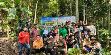 Sinergitas TNI Polri, Polsek Jatiluhur Bersama Koramil Lakukan Penanaman Pohon Bersama di Desa Parakanlima