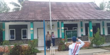 Pimpin Upacara Bendera Di SMP Negeri 3 Pasawahan Kapolsek Pasawahan AKP Gugun Gunadi SH MM Tekankan Cinta Tanah Air Dan Jauhi Sikap Yang Merugikan Diri Sendiri Juga Sekolah