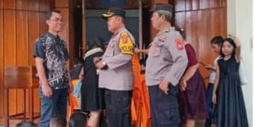 Beri Rasa Aman Umat Kristiani, Polisi Di Purwakarta Lakukan Pengamanan di Gereja