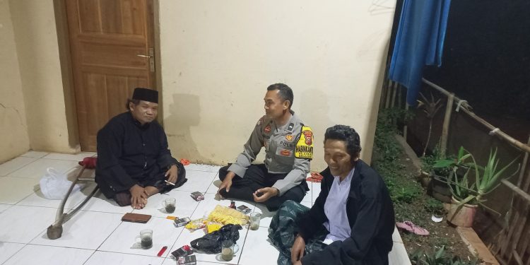 Kegiatan Rutin Bhabinkamtibmas Polsek Cibatu Sambangi Warga