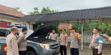 Pastikan Kesiapan Sarana Operasional, Kabag Log Polres Purwakarta Tinjau Kendaraan Dinas Polsek Cibatu