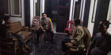 Bhabinkamtibmas Desa Cikaobandung Sambang Warga, Jalin Kedekatan dan Dengar Aspirasi Masyarakat