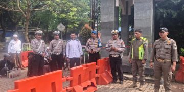 Polsek Bungursari Polres Purwakarta Kawal Pengamanan Pemberangkatan Jemaah Haji Kabupaten Purwakarta