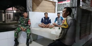 Sinergitas TNI-Polri, Bhabinkamtibmas dan Babinsa Gelar Ronda Malam Bersama Warga di Wilayah Bungursari