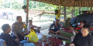 Bhabinkamtibmas dan Babinsa Koramil Cibatu Wujudkan Ketahanan Pangan Melalui Pemanfaatan Pekarangan