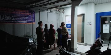 Patroli Malam Polsek Pasawahan Cek Mesin ATM Cegah Gangguan Kamtibmas