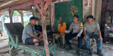 Bhabinkamtibmas Polsek Cibatu Tekankan Disiplin Jam Malam bagi Pelajar Lewat Patroli Malam