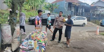 Peran serta  Bhabinkamtibmas Dalam menjaga situasi kamtibmas  kepada pedagang keliling wil. Kec. Pasawahan