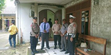 Polsek Bungursari Polres Purwakarta Siaga di Gereja, Berikan Rasa Nyaman bagi Jemaat Saat Ibadah