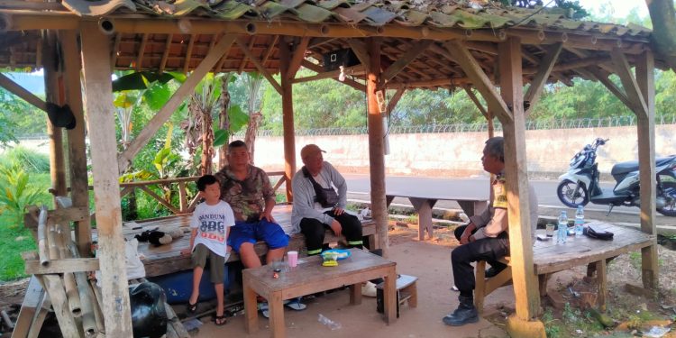 Rutin Lakukan Sambang Warga, Bhabinkamtibmas Polsek Plered Sampaikan Pesan Kamtibmas