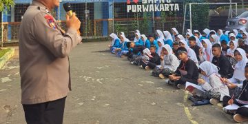 Polisi Hadir melalui Kegiatan Police Goes to School di SMPN 8 Purwakarta